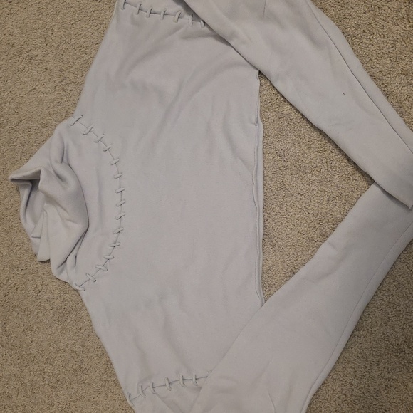 ALO Yoga Light Gray Cropped Turtleneck Sweater - Picture 4 of 6